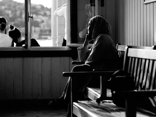 Woman in waiting room — Photo by Kordanalev on Pexels